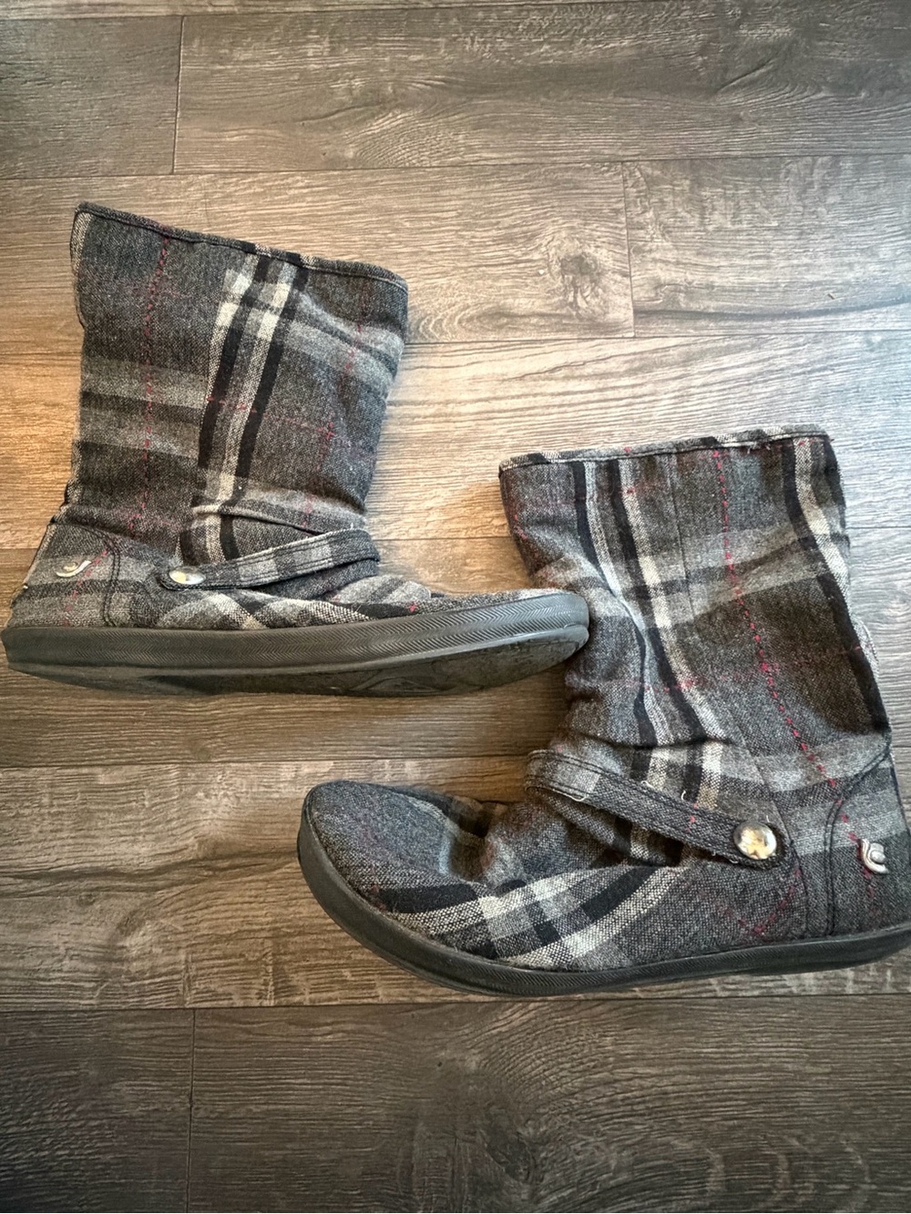 Roxy plaid fleece lined boots